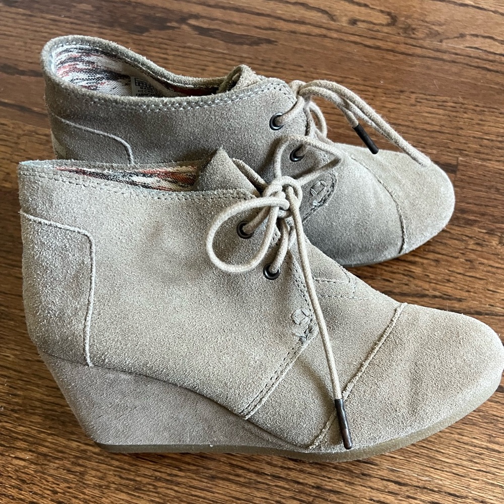 TOMS Wedge Booties Suede size 6.5